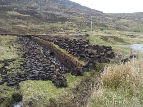 https://en.wikipedia.org/wiki/Mire#/media/File:Peat_cuttings_near_Unasary_-_geograph.org.uk_-_176303.jpg